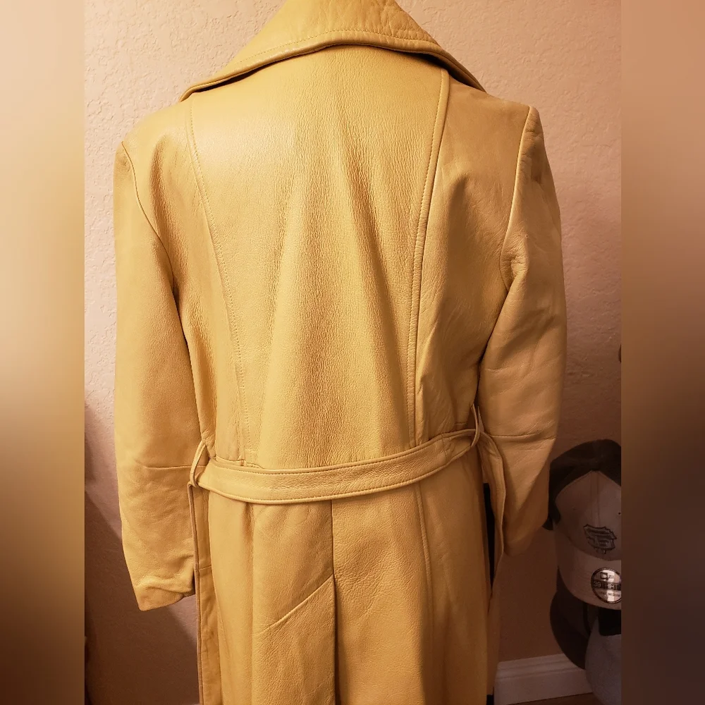 70s Vintage Belted Leather Jacket - Picture 2 of 9